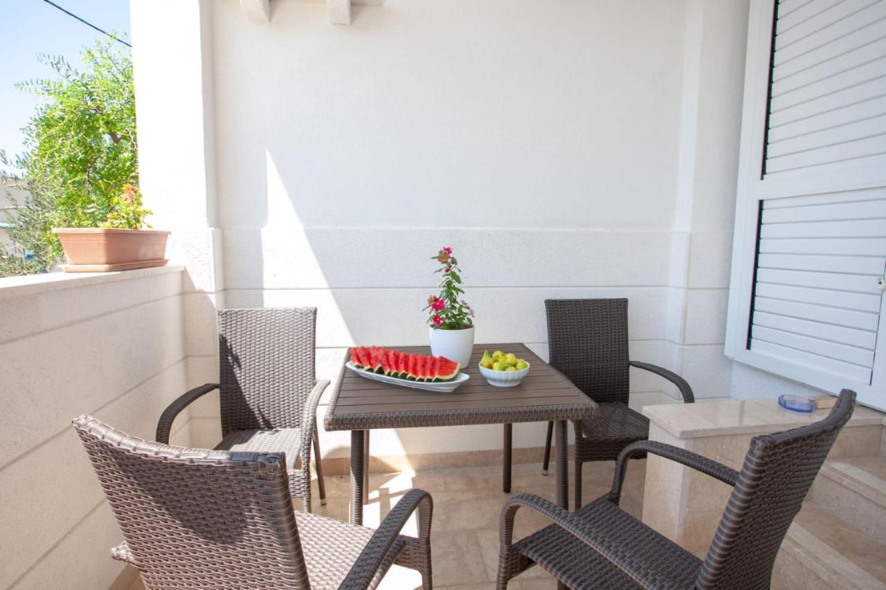 Appartamento Dispet Dugi Rat Esterno foto